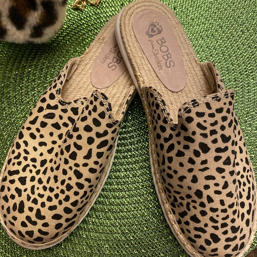 Sketchers Bobs in a size 5 ❤️
